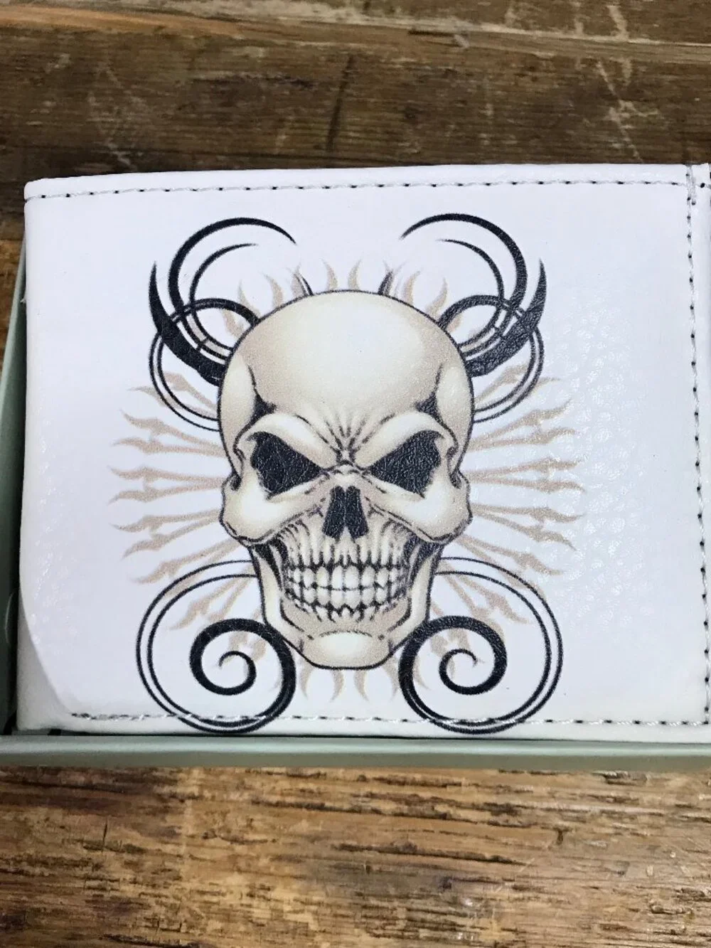 Tems Collection Skull Print Bi Fold Leather Wallet